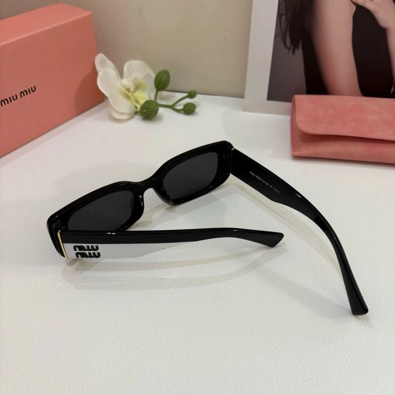 ComfortFit Miu Miu Sunglasses 281422