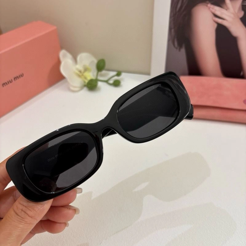 ComfortFit Miu Miu Sunglasses 281422