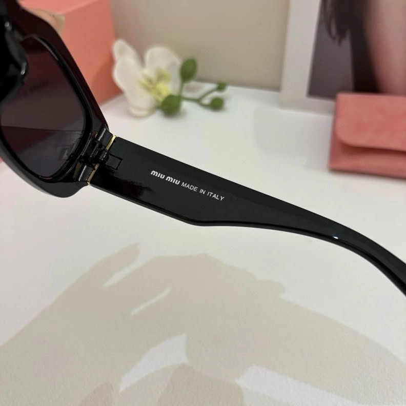 ComfortFit Miu Miu Sunglasses 281422