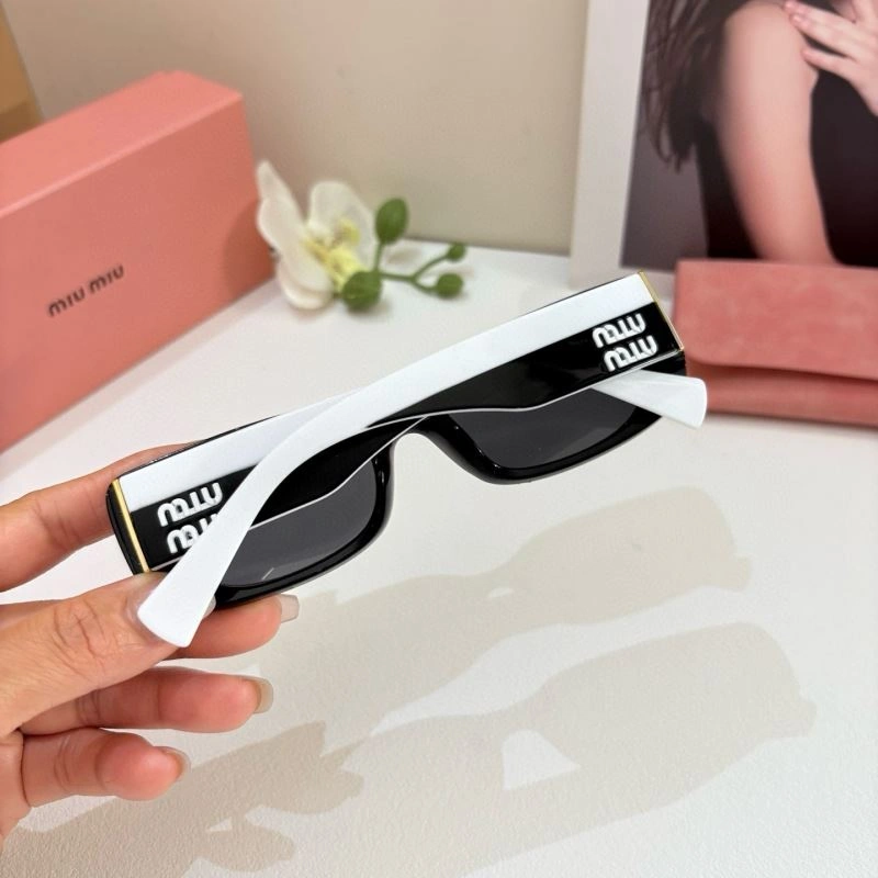 Durable Miu Miu Sunglasses 281420