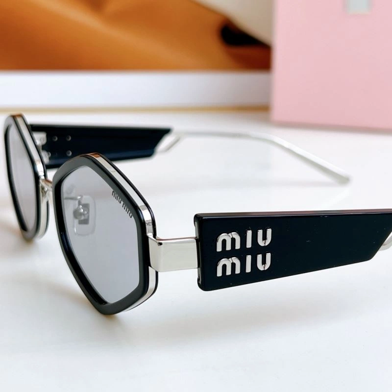 SmartChoice Miu Miu Sunglasses 281411