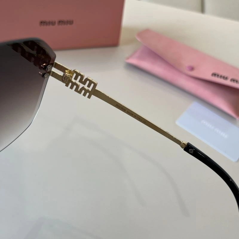 Miu Miu Sunglasses Vibrant 281403