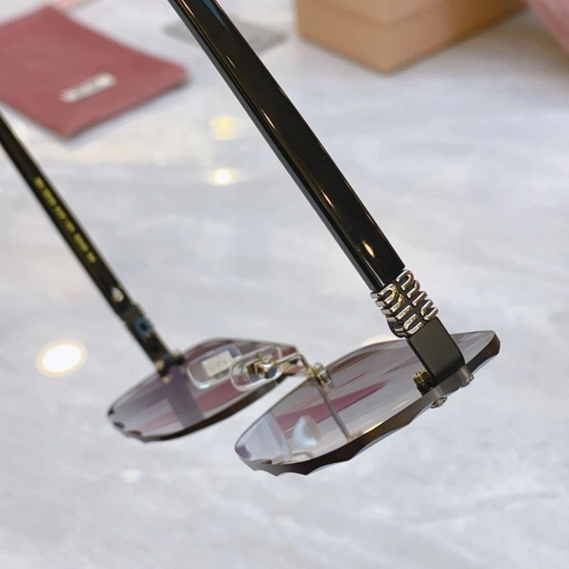 Contemporary Miu Miu Sunglasses 281405