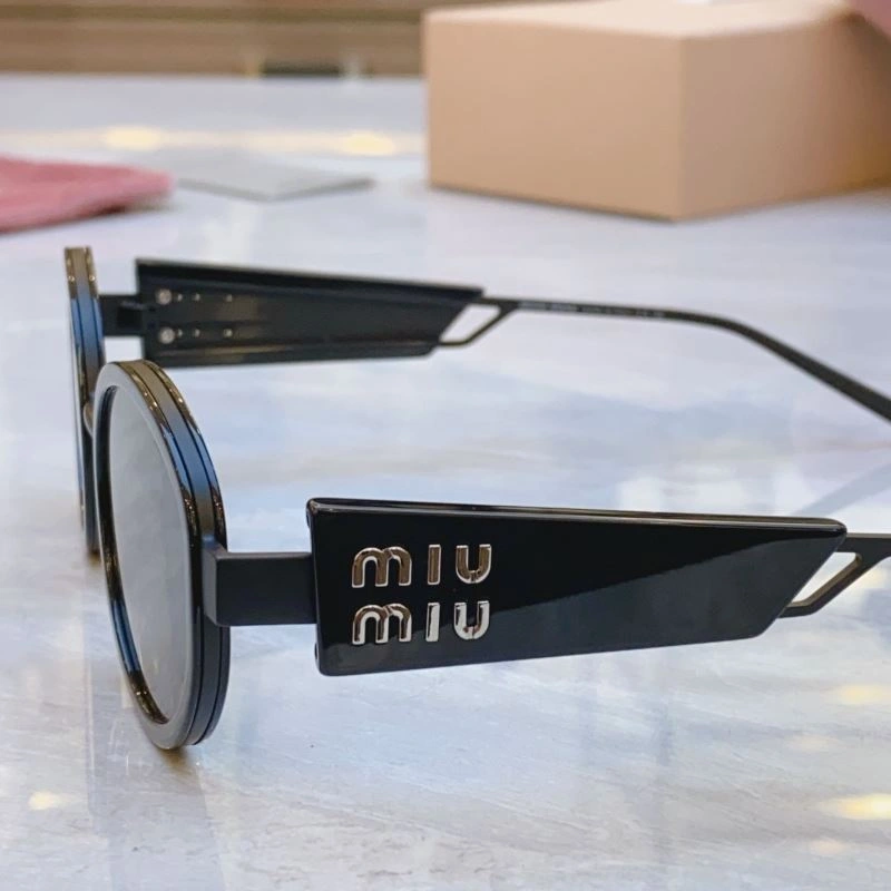 Lightweight Miu Miu Sunglasses 281407