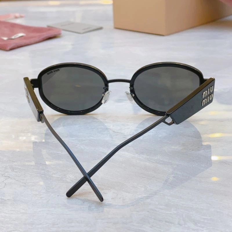 Lightweight Miu Miu Sunglasses 281407