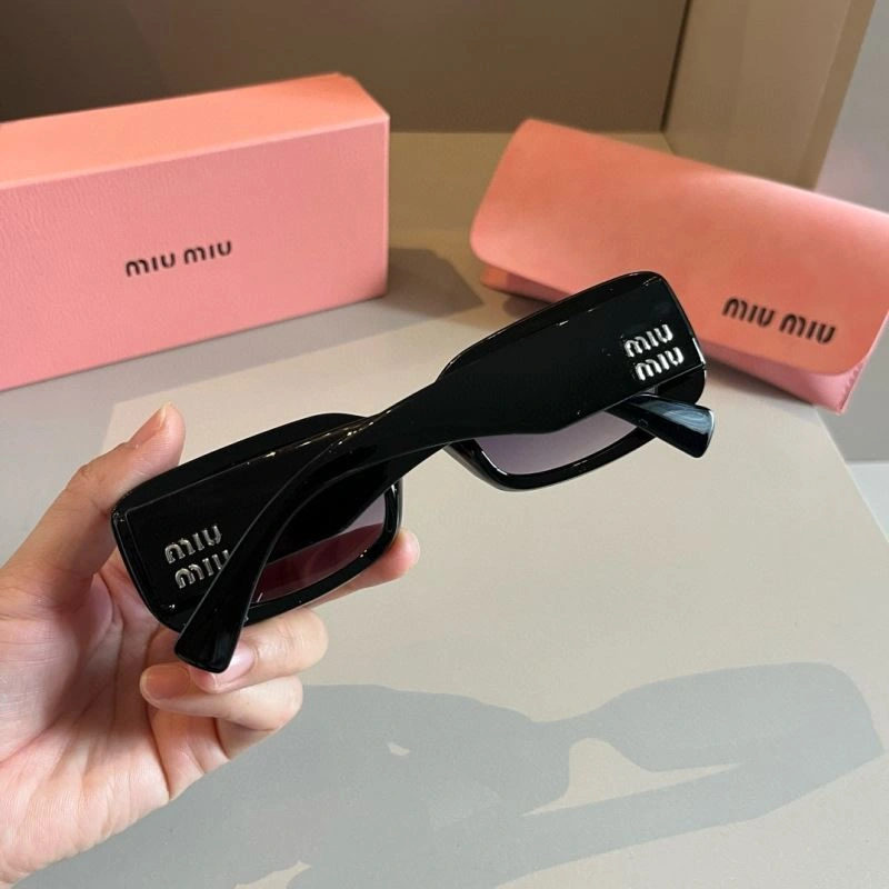 Durable Miu Miu Sunglasses 281397