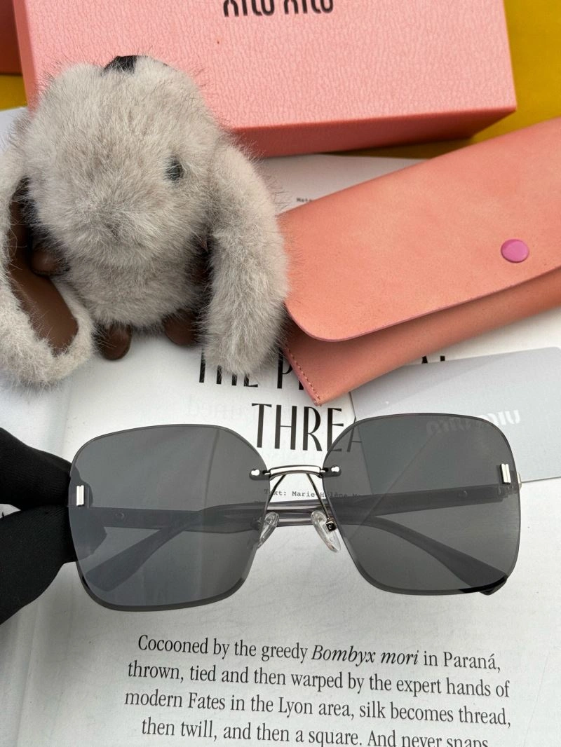 Miu Miu Sunglasses Vibrant 281399
