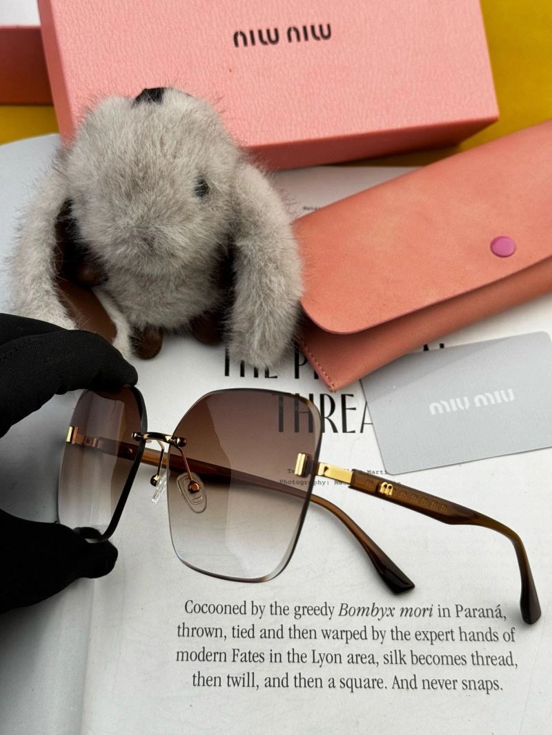 Miu Miu Sunglasses Vibrant 281399