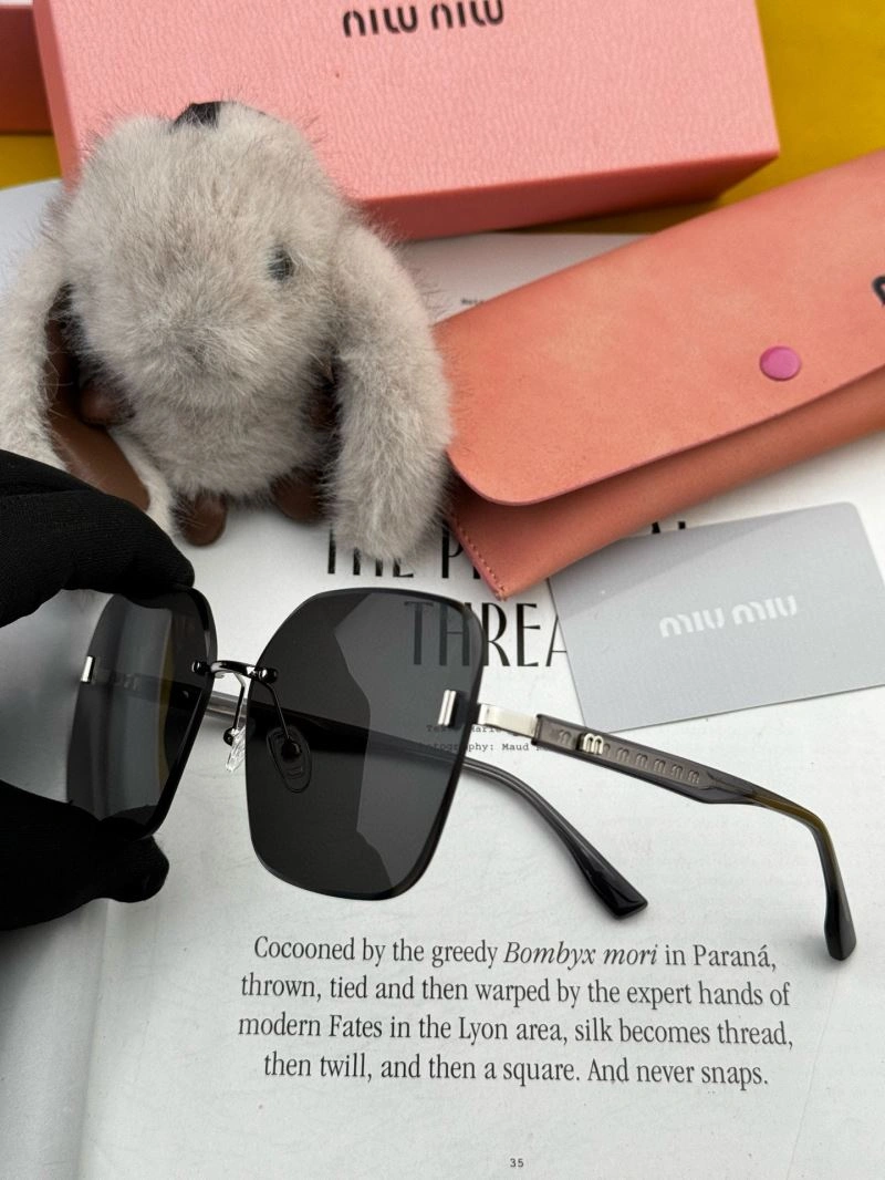 Miu Miu Sunglasses Vibrant 281399