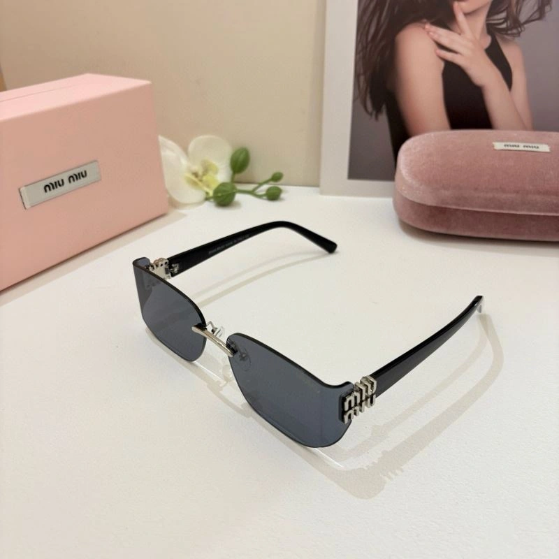 Sleek Miu Miu Sunglasses 281389