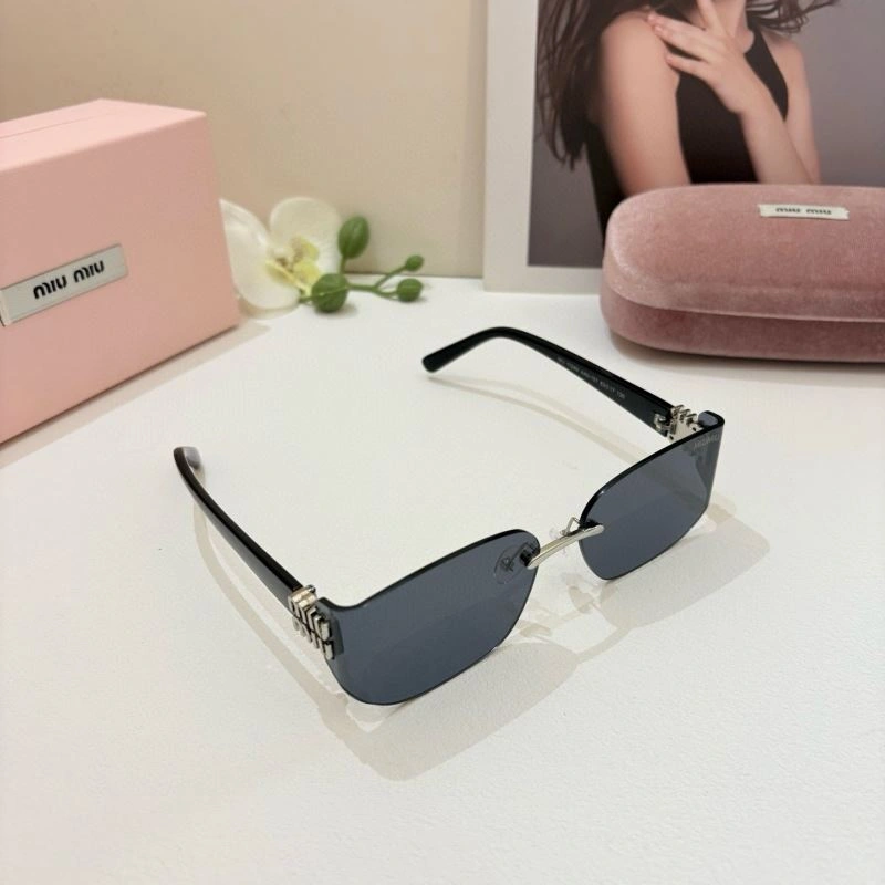 Sleek Miu Miu Sunglasses 281389