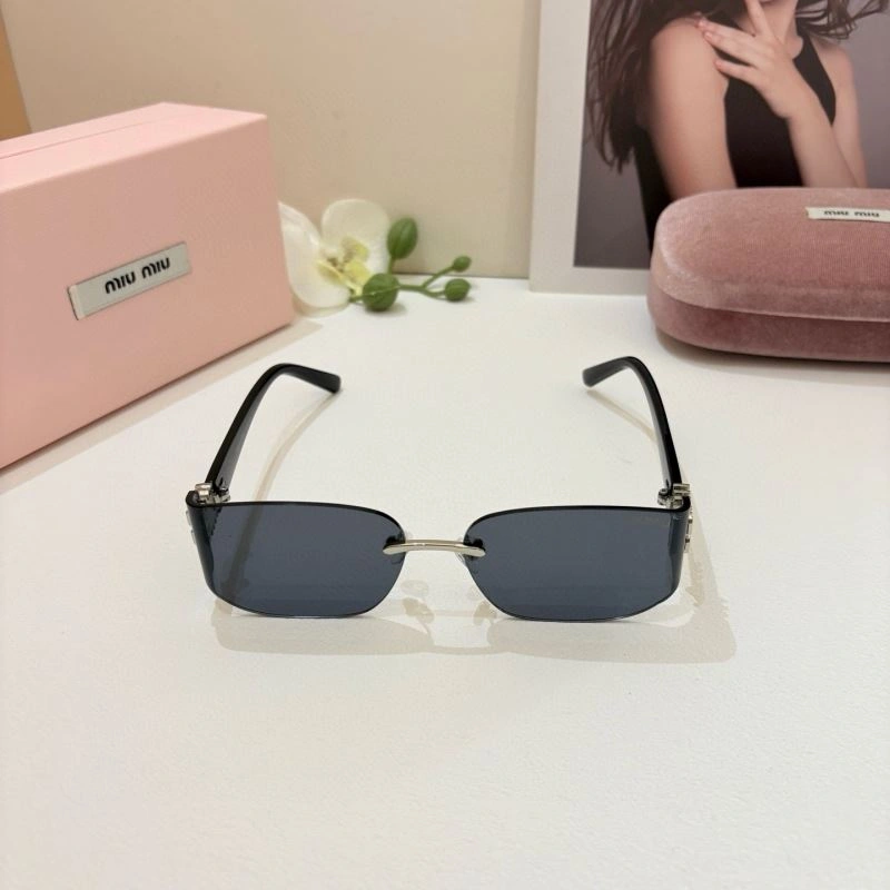 Sleek Miu Miu Sunglasses 281389