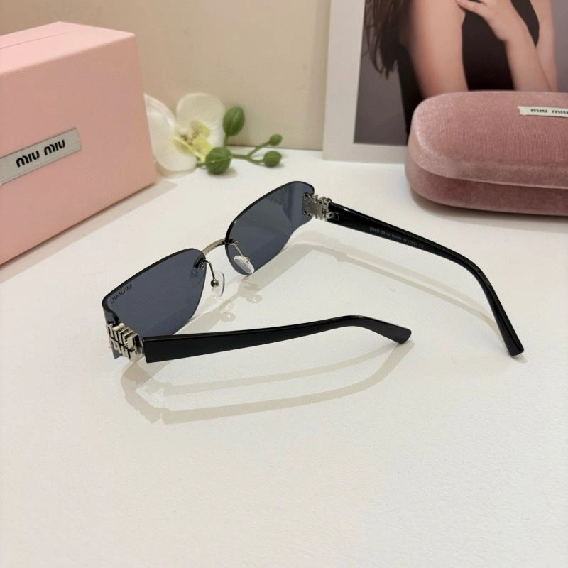 Sleek Miu Miu Sunglasses 281389