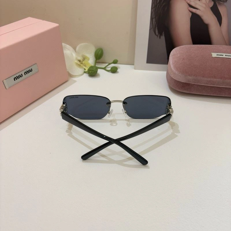 Sleek Miu Miu Sunglasses 281389
