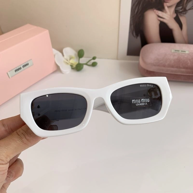 Miu Miu Sunglasses Minimalist 281384