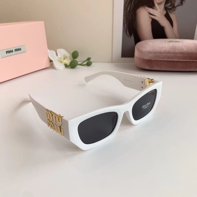 Miu Miu Sunglasses Minimalist 281384