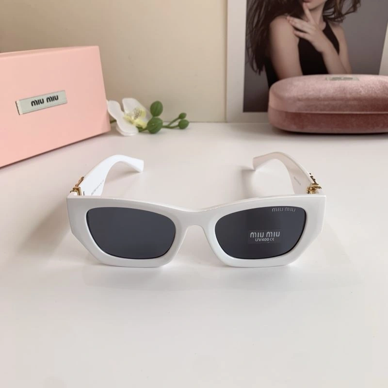Miu Miu Sunglasses Minimalist 281384