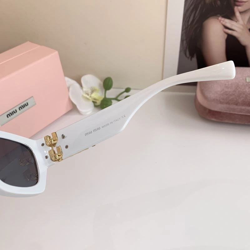 Miu Miu Sunglasses Minimalist 281384