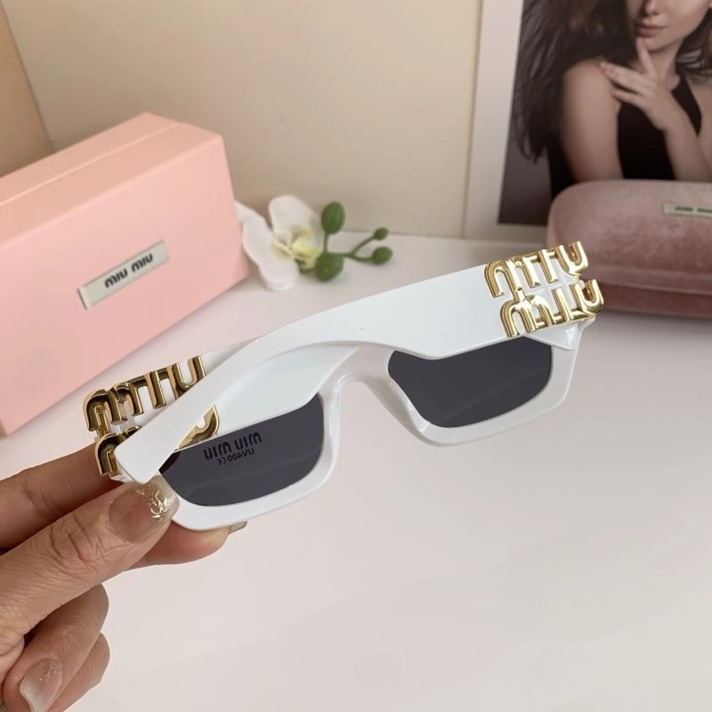 Miu Miu Sunglasses Minimalist 281384