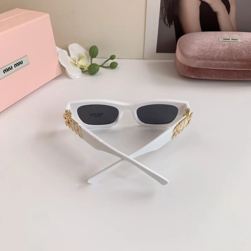 Miu Miu Sunglasses Minimalist 281384
