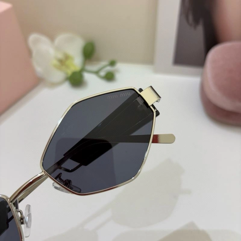 Miu Miu Sunglasses Sophisticated 281380