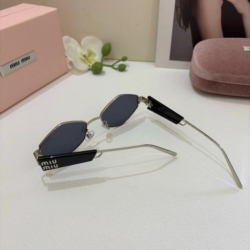 Miu Miu Sunglasses Sophisticated 281380