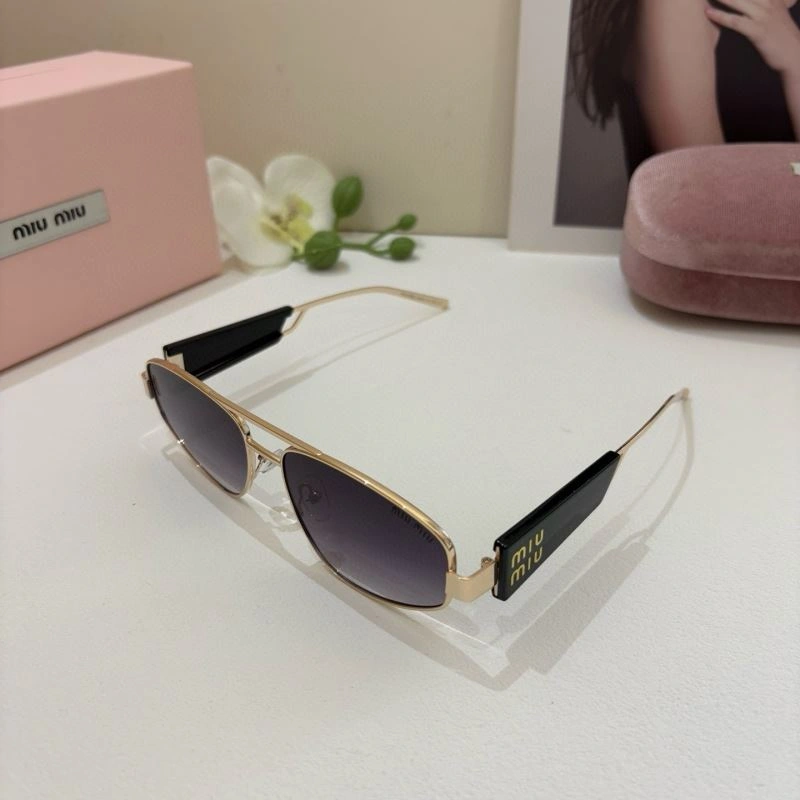 Miu Miu Sunglasses Durable 281360