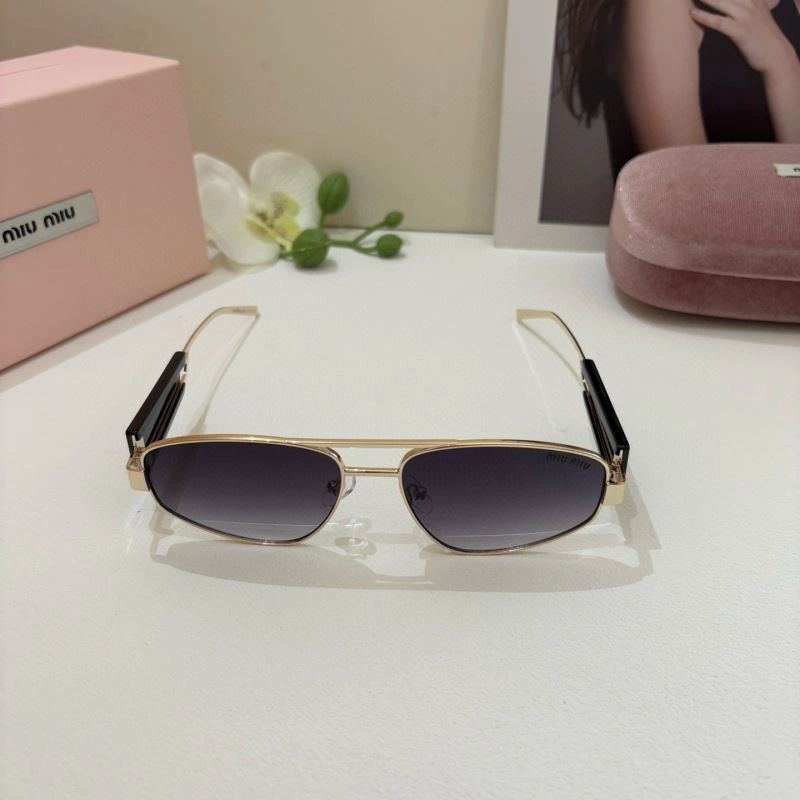 Miu Miu Sunglasses Durable 281360