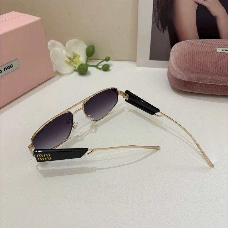 Miu Miu Sunglasses Durable 281360