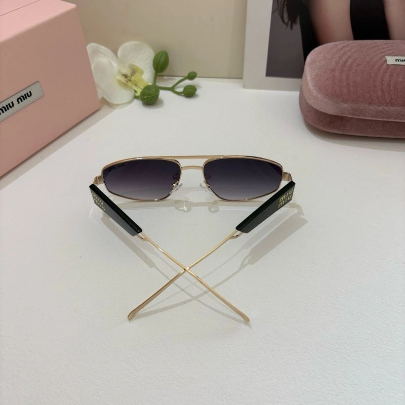 Miu Miu Sunglasses Durable 281360