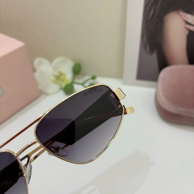 Miu Miu Sunglasses Durable 281360