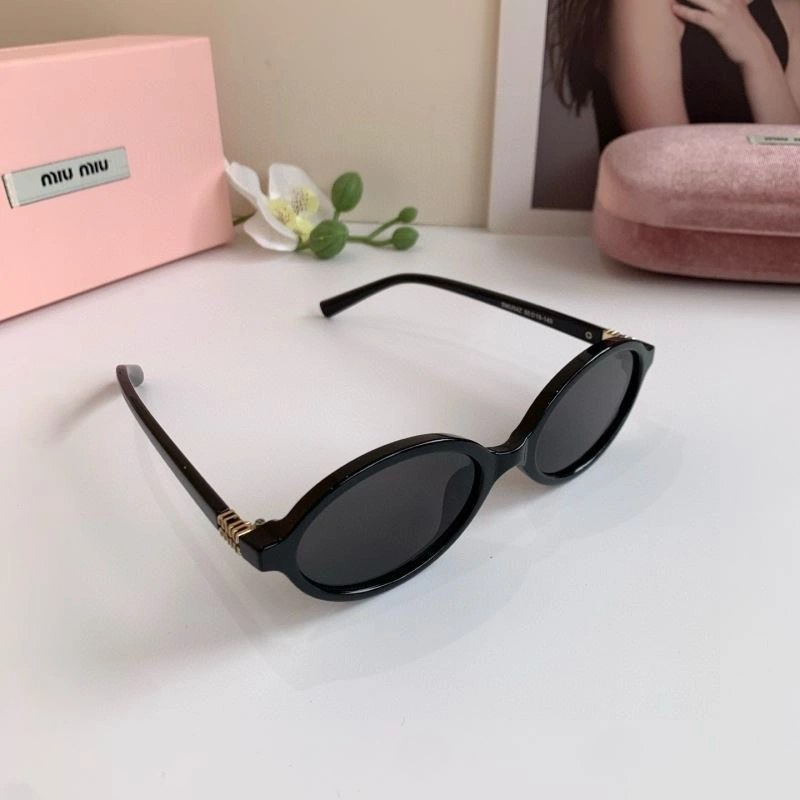 Trendsetting Miu Miu Sunglasses 281362