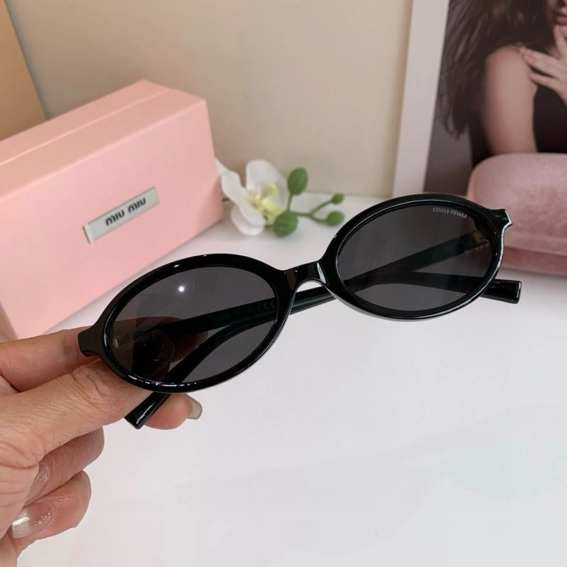 Trendsetting Miu Miu Sunglasses 281362