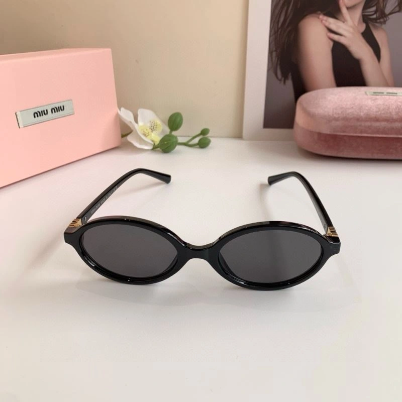Trendsetting Miu Miu Sunglasses 281362