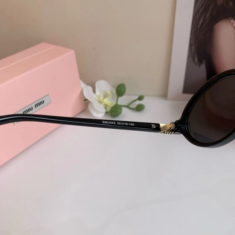 Trendsetting Miu Miu Sunglasses 281362
