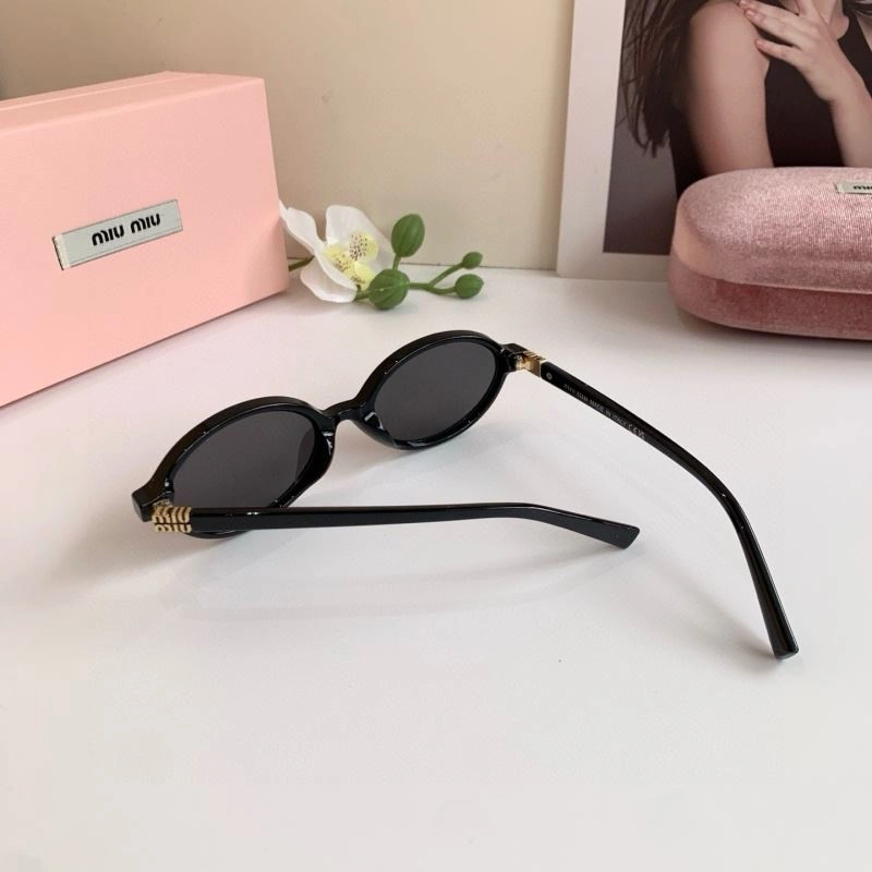 Trendsetting Miu Miu Sunglasses 281362