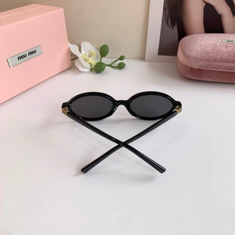 Trendsetting Miu Miu Sunglasses 281362