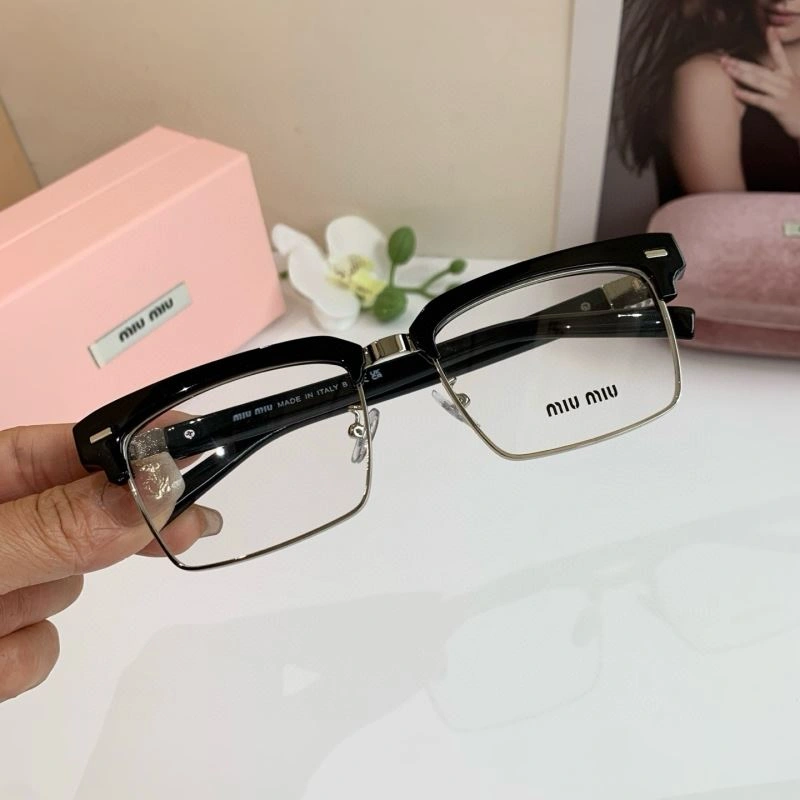 Refined Miu Miu Sunglasses 281373
