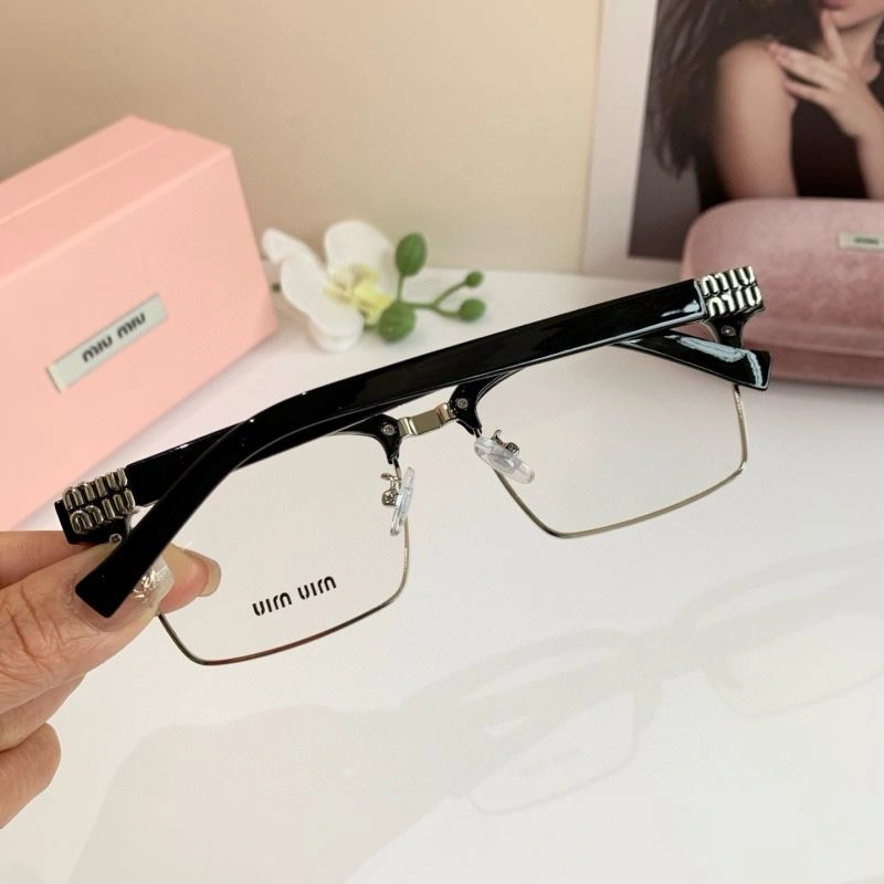 Refined Miu Miu Sunglasses 281373
