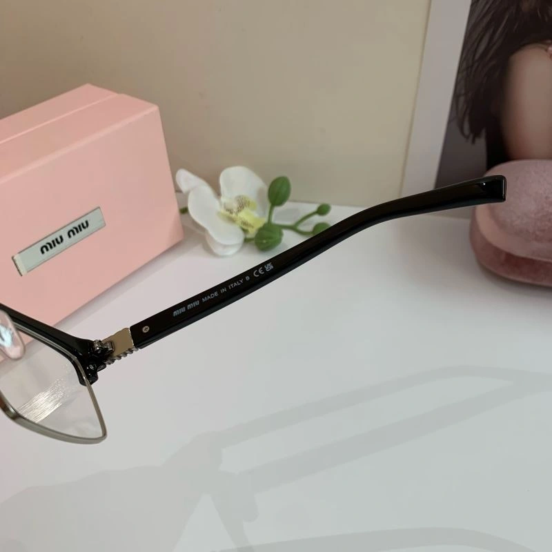 Refined Miu Miu Sunglasses 281373