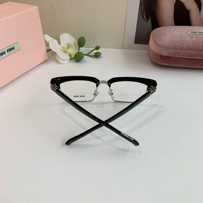 Refined Miu Miu Sunglasses 281373
