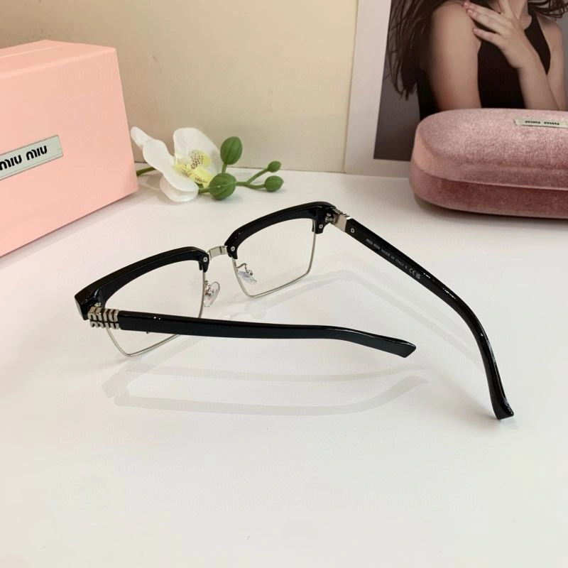 Refined Miu Miu Sunglasses 281373