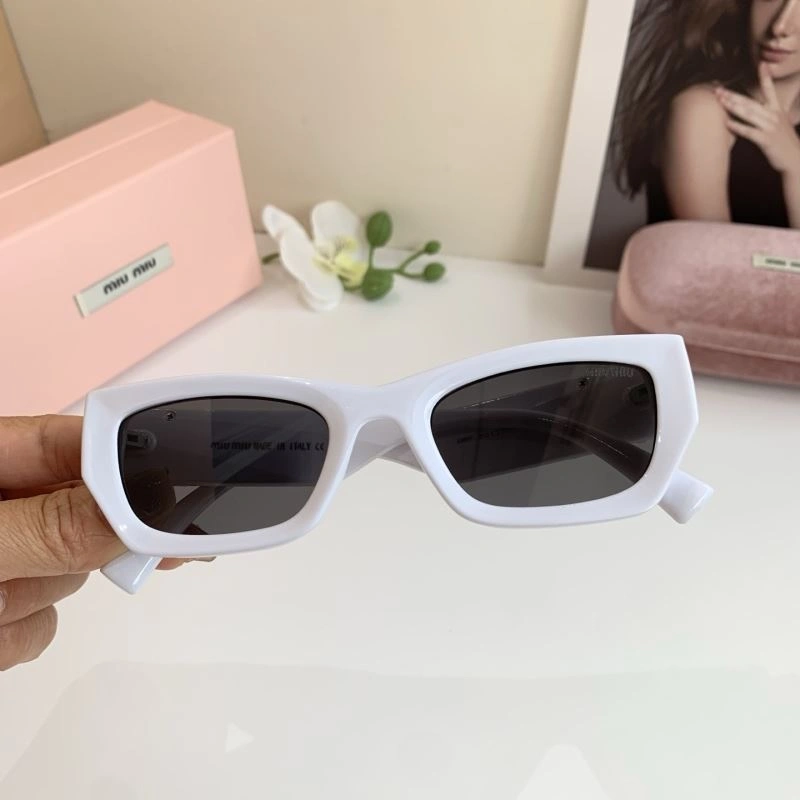 Functional Miu Miu Sunglasses 281361