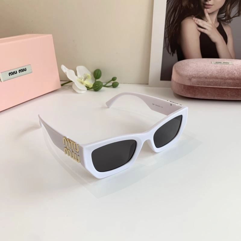 Functional Miu Miu Sunglasses 281361