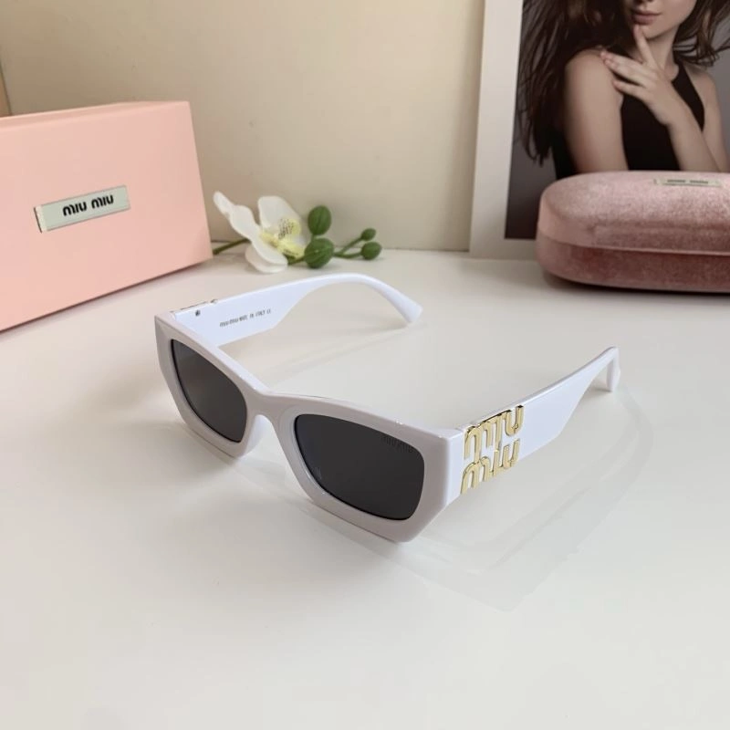 Functional Miu Miu Sunglasses 281361