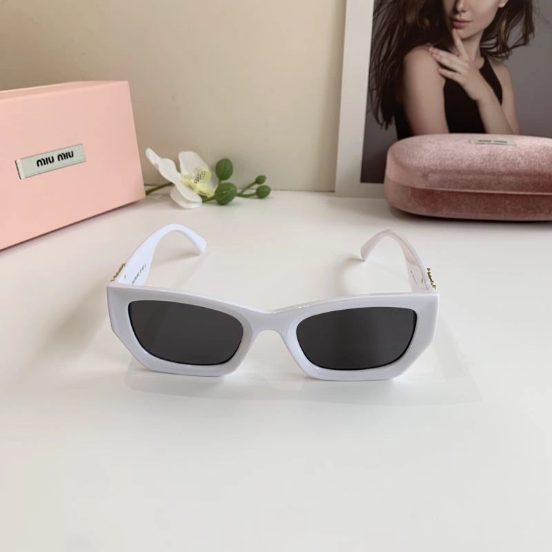 Functional Miu Miu Sunglasses 281361