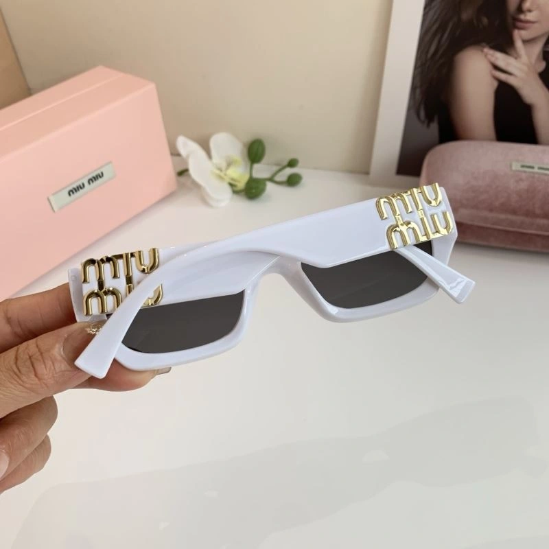 Functional Miu Miu Sunglasses 281361