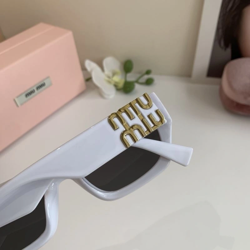 Functional Miu Miu Sunglasses 281361
