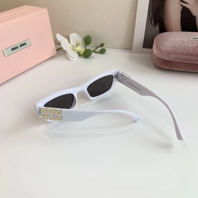 Functional Miu Miu Sunglasses 281361