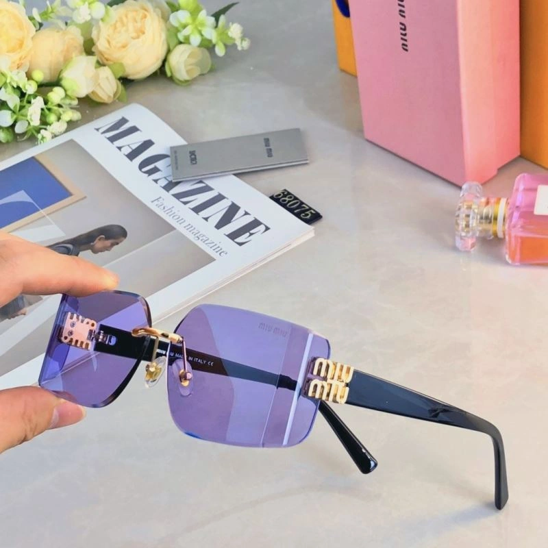 Refined Miu Miu Sunglasses 281369